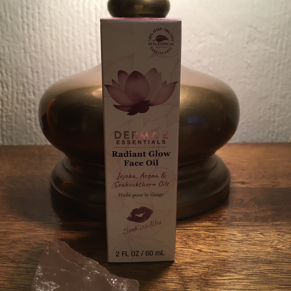 DERMA E Essentials radiant Glow face Oil
